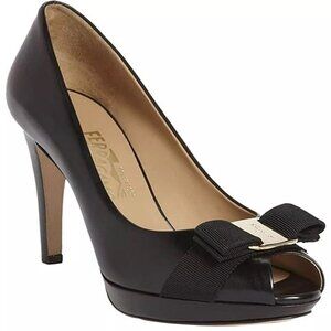 SALVATORE FERRAGAMO Black Gilia Leather Peep-Toe Bow Pump Heels - size 7B